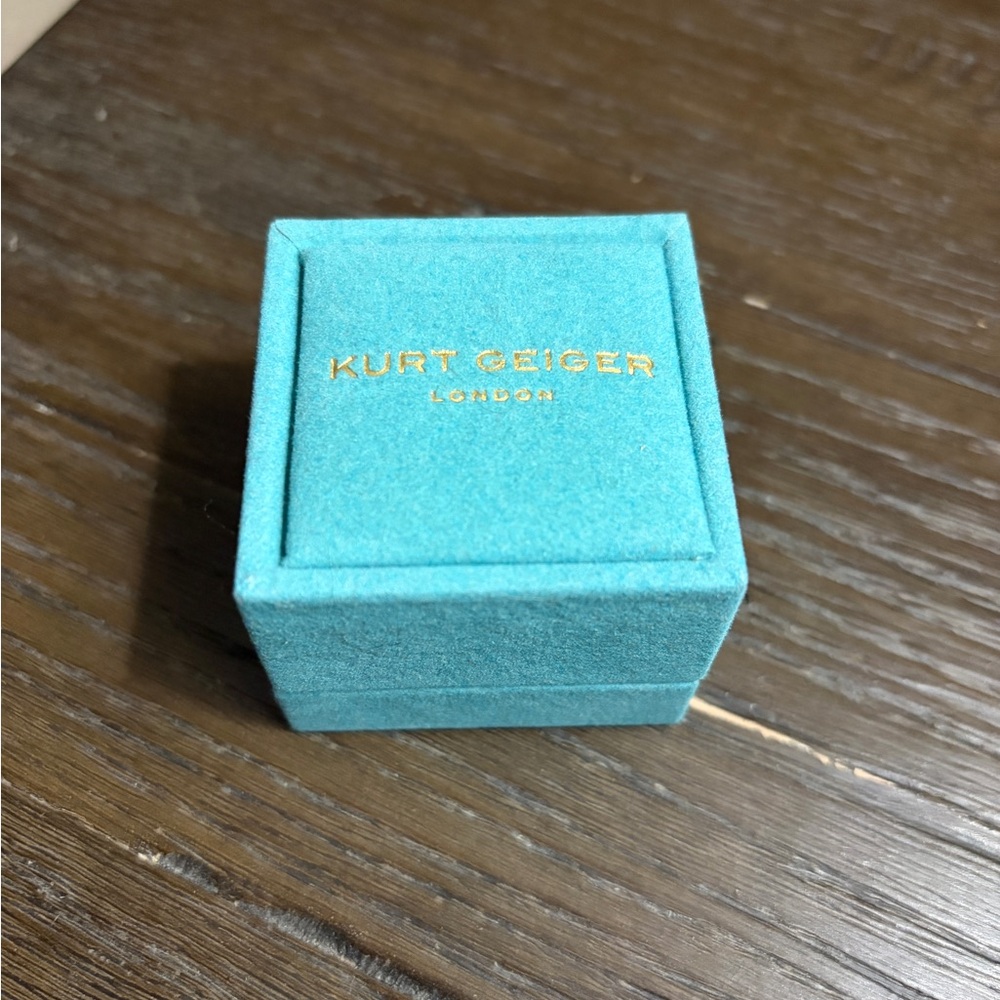 Kurt Geiger London Rainbow Eagle Head Ring with Multicolor Embellished jewels - Picture 5 of 6